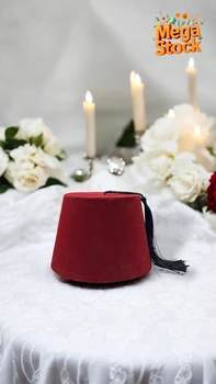 طربوش احمر غامق